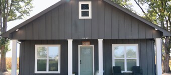 Caster, Steel Bend Guest Houses: Caster