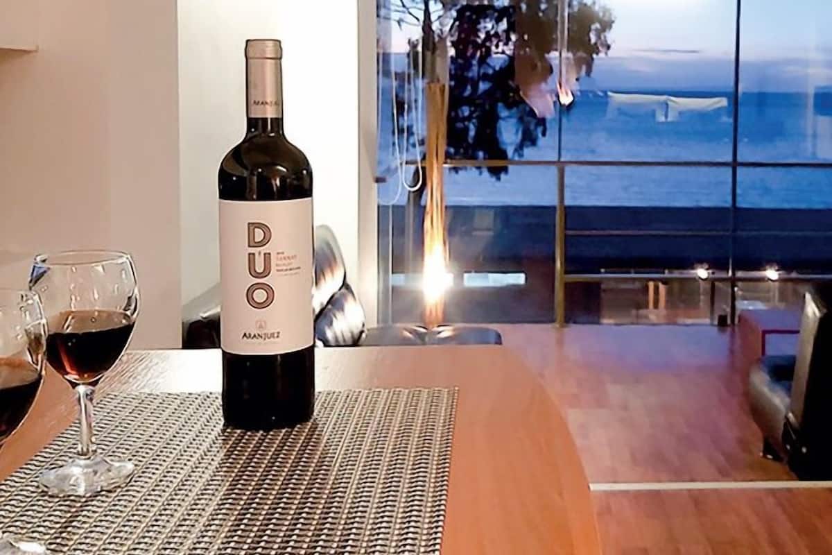 Standard Suite, Lake View | Desk, free WiFi