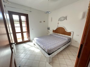 2 slaapkamers, een strijkplank/strijkijzer, wifi, beddengoed