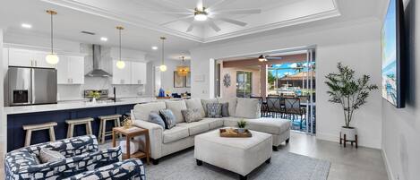 スマートテレビ、書庫、PC モニター