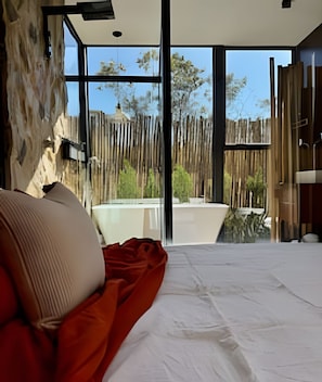 Deluxe Chalet | Egyptian cotton sheets, premium bedding, pillowtop beds, minibar