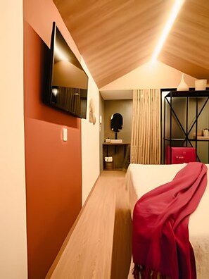 Chalet | Egyptian cotton sheets, premium bedding, pillowtop beds, minibar