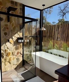 Deluxe Chalet | Bathroom | Separate tub and shower, deep soaking tub, designer toiletries