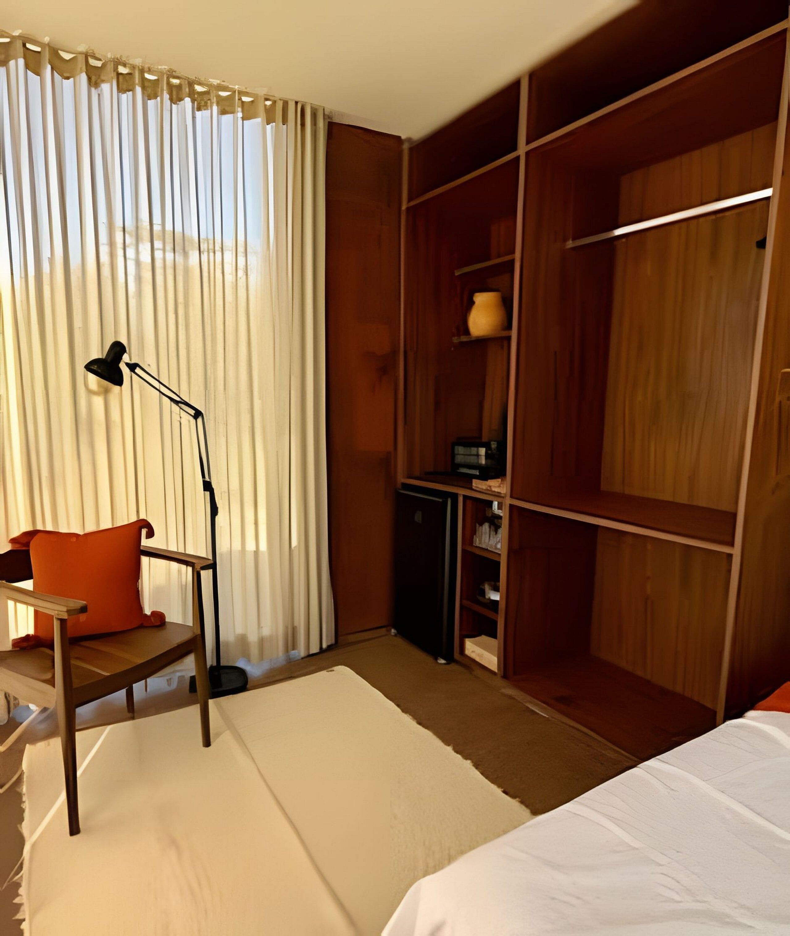 Egyptian cotton sheets, premium bedding, pillow-top beds, minibar