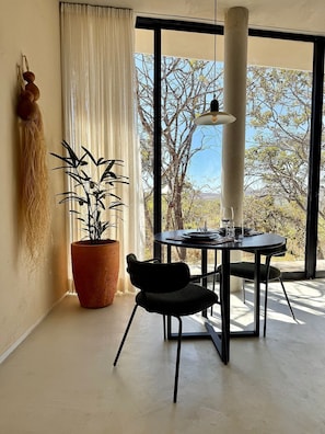 Bungalow | Dining