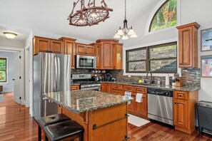 Microondas, horno, placa de cocina, lavavajillas