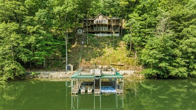 Heaven on Hiawatha Ln, 4 bed 4.5 bath Lakefront Home Close to Twin Cove Marina