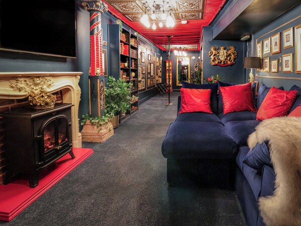 Interior - The Hollow (Holywell)