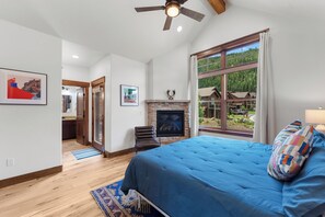 3 quartos, escrivaninha, ferros/tábuas de passar roupa