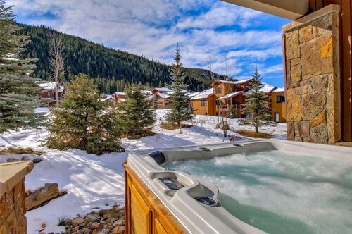 Modern Mountain Escape - Walk to Lifts - Private Hot Tub, Views, Work-Friendly