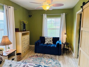 1 bedroom, WiFi - Charming 1-bedroom upstairs apartment with fitness room and AC in Susanville (Susanville)