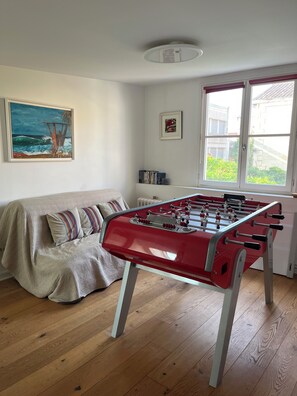 Games room - Charming house with swimming pool (Bordeaux)