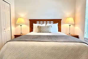 4 soverom, strykejern/-brett, internettilgang og sengetøy