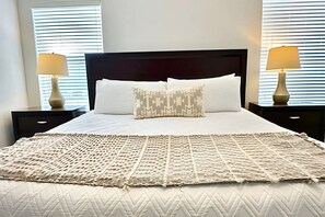 4 bedrooms, iron/ironing board, Internet, bed sheets