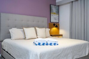 2 bedrooms, iron/ironing board, internet, bed sheets