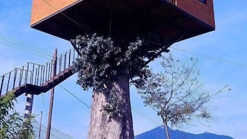 Casa de árbol panorámica, vista a la montaña | Edredón y ropa de cama