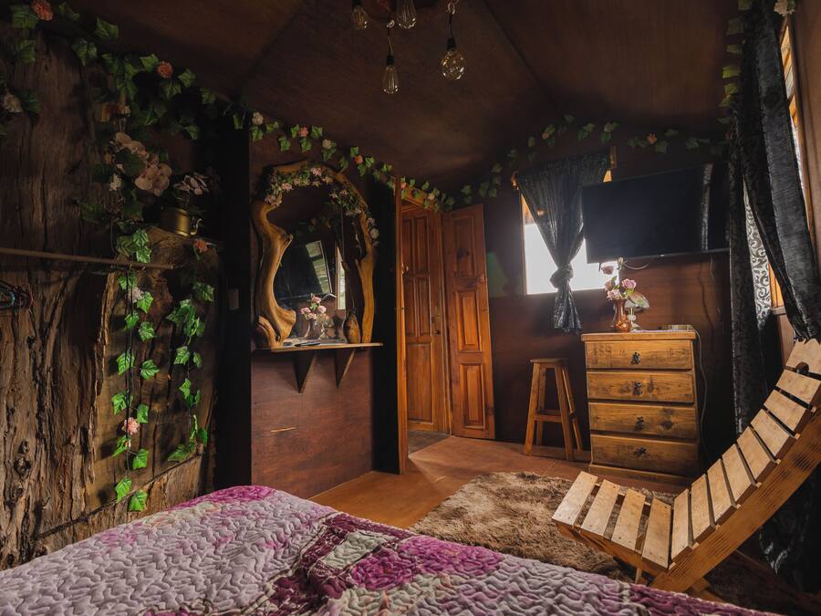 Casa panorámica en un árbol, vistas a la montaña | Edredones de plumas y ropa de cama