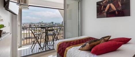 1 slaapkamer, een strijkplank/strijkijzer, wifi, beddengoed