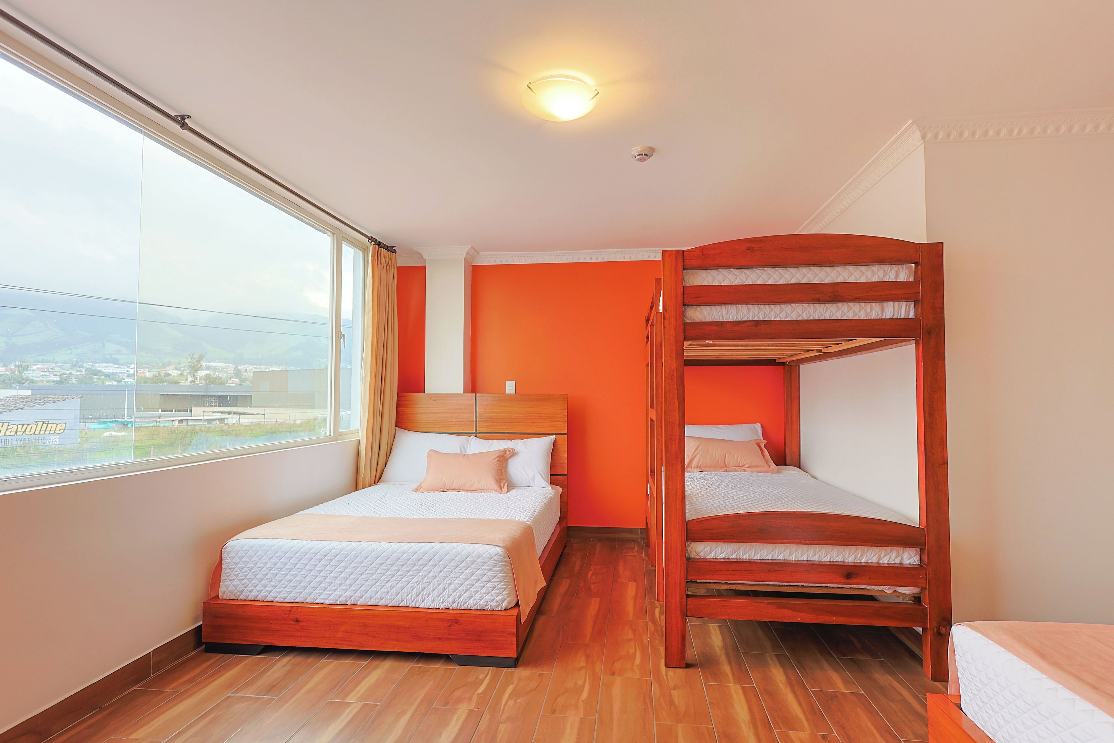 Comfort trippelrum - städning - utsikt mot staden | Gratis wi-fi