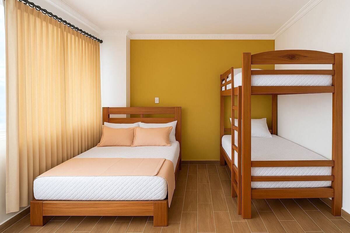 Quarto triplo conforto, serviço de arrumação, vista para a cidade | Wi-Fi de cortesia