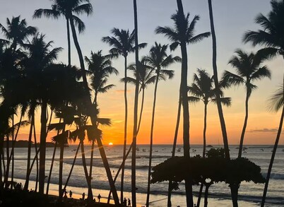 Pura Vida Retreat! 2BR Condo w/Pool, Easy Walking Access to Surf, Town, & Beach