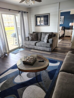Smart TV - Charming, Newly Updated 2-bedroom condo with AC, WiFi in delightful Osage Beach (Osage Beach)