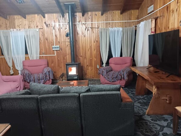 Family Cottage, Patio, Garden View | Living area