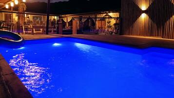 Outdoor pool, pool loungers