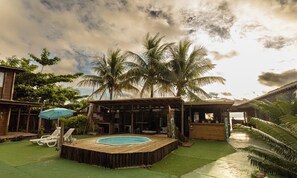 Bañera de hidromasaje exterior