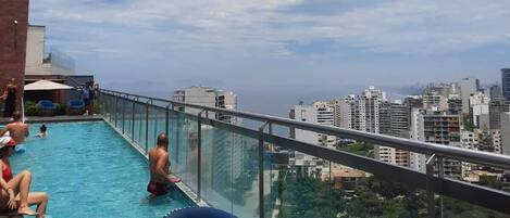 Piscina all'aperto, una piscina riscaldata