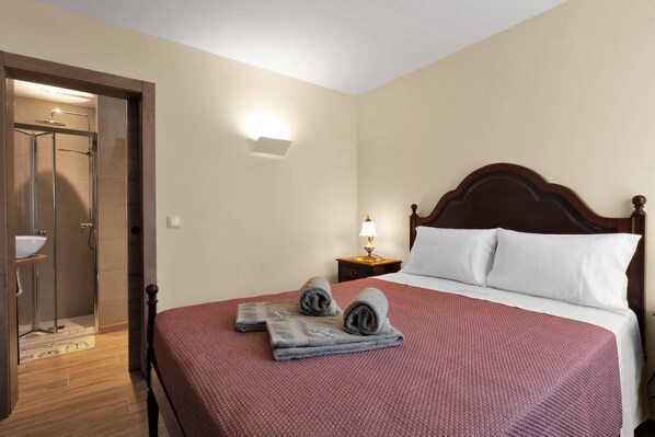 3 makuuhuonetta, silitysrauta/-lauta, internet, vuodevaatteet