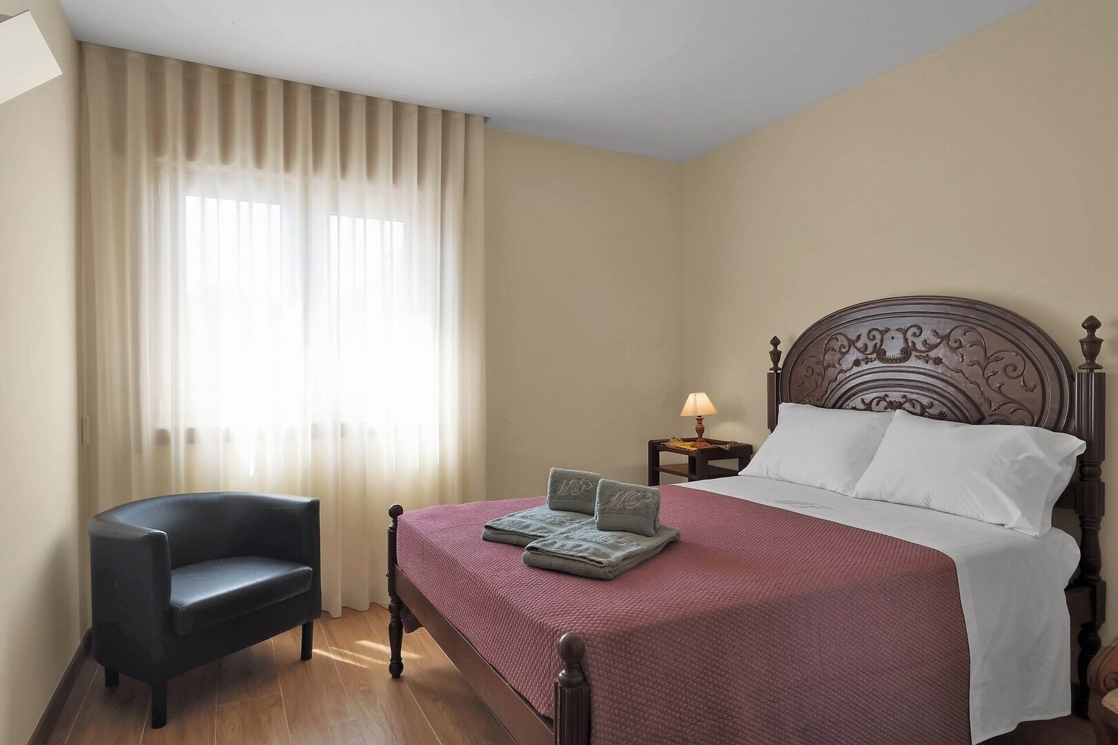 3 chambres, fer et planche à repasser, accès Internet, draps fournis