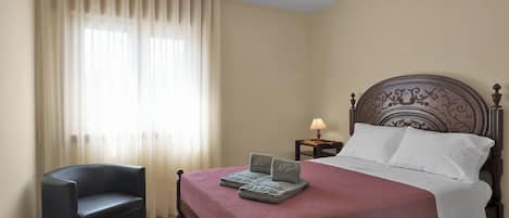 3 chambres, fer et planche à repasser, accès Internet, draps fournis