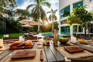 Outdoor dining