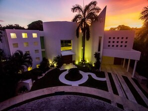 Exterior - Villa Aqua Luxury 5 bdrm Villa in Playa del Carmen with Flex Group Accom (2-12 guests) (Playa Del Carmen)