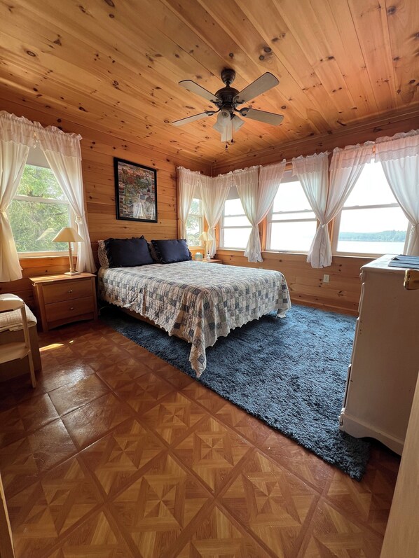 5 bedrooms, travel crib, free WiFi, bed sheets