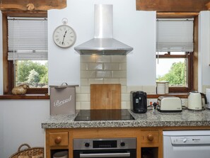 Dishwasher, cookware/dishes/utensils - Buckleigh Lodge (Newton Abbot)