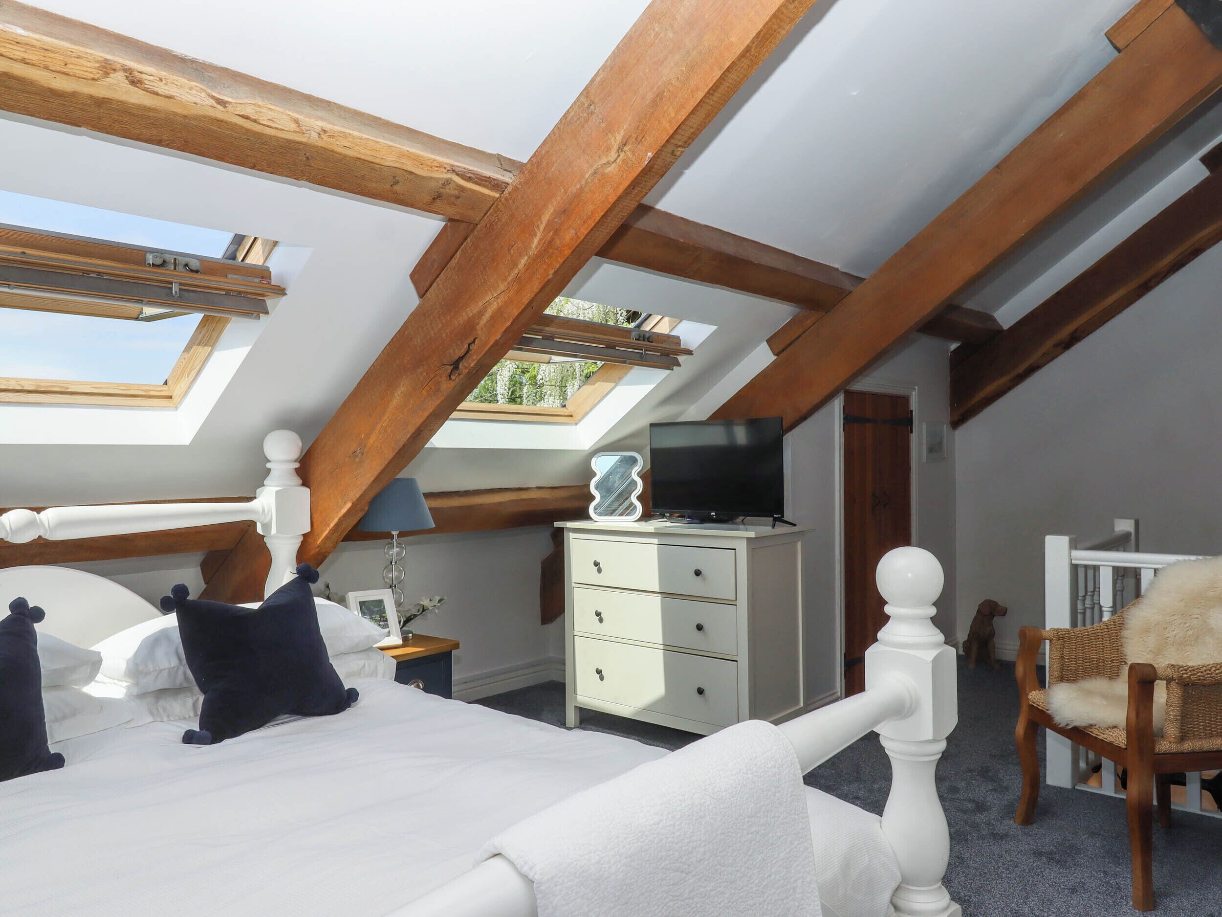 1 bedroom, individually decorated, individually furnished