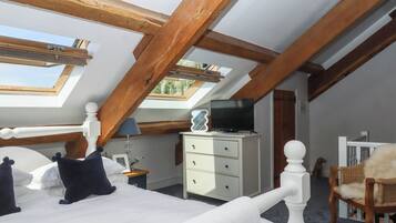 1 bedroom, individually decorated, individually furnished