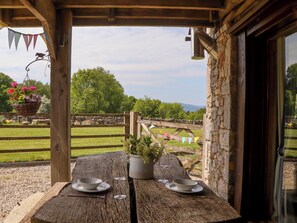 Outdoor dining - Buckleigh Lodge (Newton Abbot)