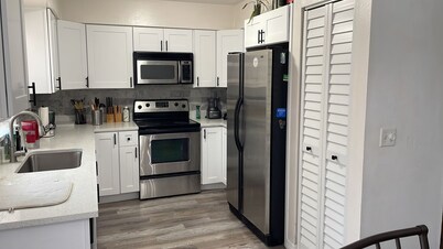 Charming 2-bedroom apartment with AC, WiFi in Jersey City