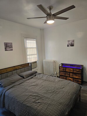2 quartos, ferros/tábuas de passar roupa, Wi-Fi, roupa de cama