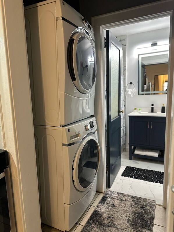 Interior - Charming 2-bedroom apartment with AC, WiFi in Jersey City (Jersey City)