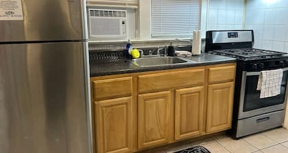 Charming 2-bedroom apartment with AC, WiFi in Jersey City