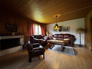 TV - Very beautifully situated cottage in Skillingsfors |SE18031 (Skillingsfors)