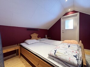 1 bedroom, free WiFi - Secluded Cabin in Beautiful Wilderness, Skillingsfors | SE18032 (Skillingsfors)