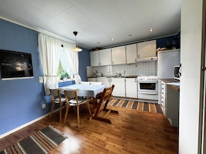 Fridge, oven, coffee/tea maker, electric kettle - SE18032 (Skillingsfors)