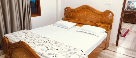 2 slaapkamers, een strijkplank/strijkijzer, wifi, beddengoed