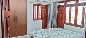 2-bedroom apartment in charming Ranchi with AC, WiFi for family and solo visitor