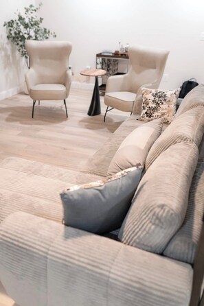 Interior - Clean + convenient in dntown LEX (Lexington)